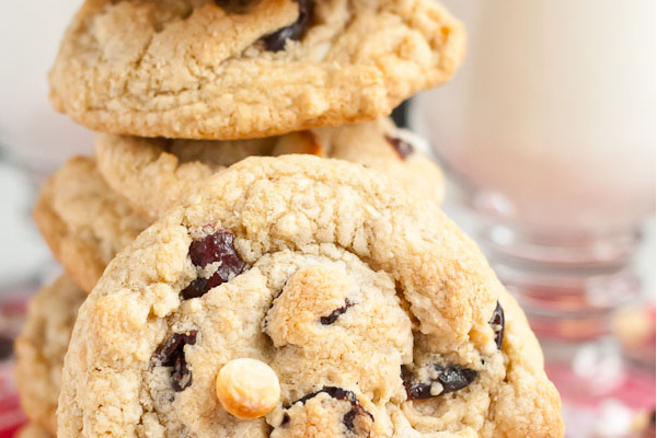 white chocolate macadamia cranberry cookies