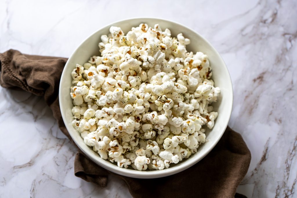 Munk Cafe Blive skør Herb and Ollie (Olive Oil) Popcorn | Recipes from The Mill | Bob's Red Mill